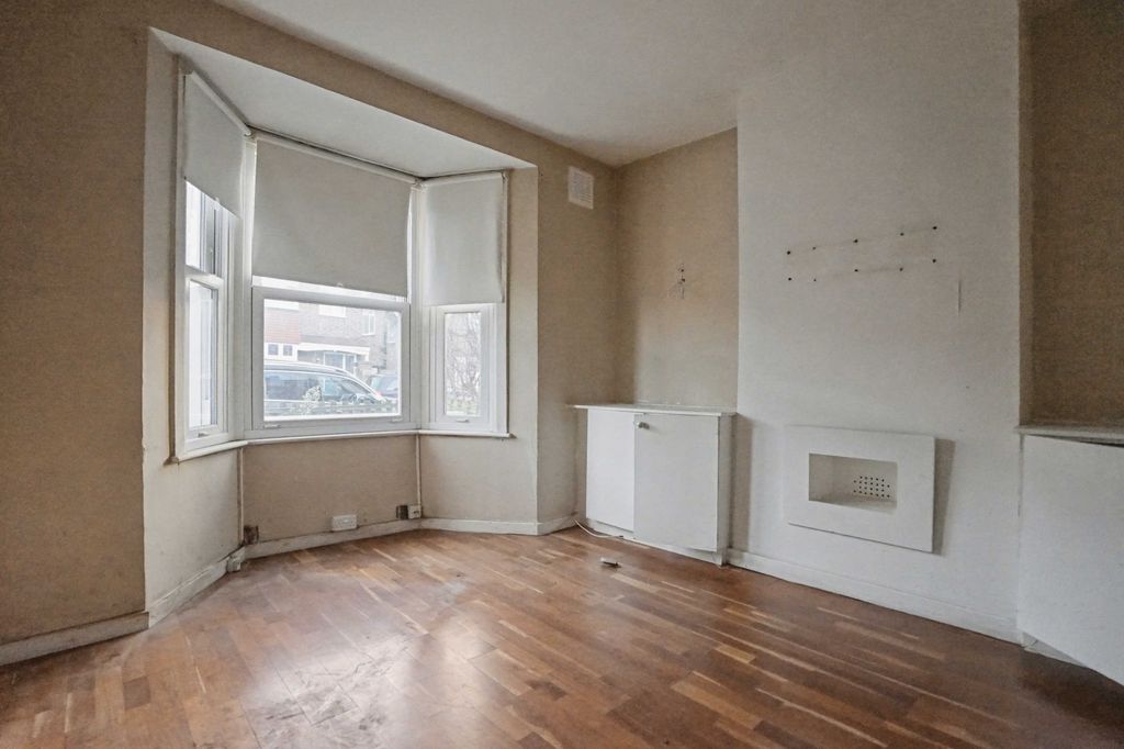 Property photo 2 of 24 64 Natal Road, Streatham, London, Sw16 6Hz