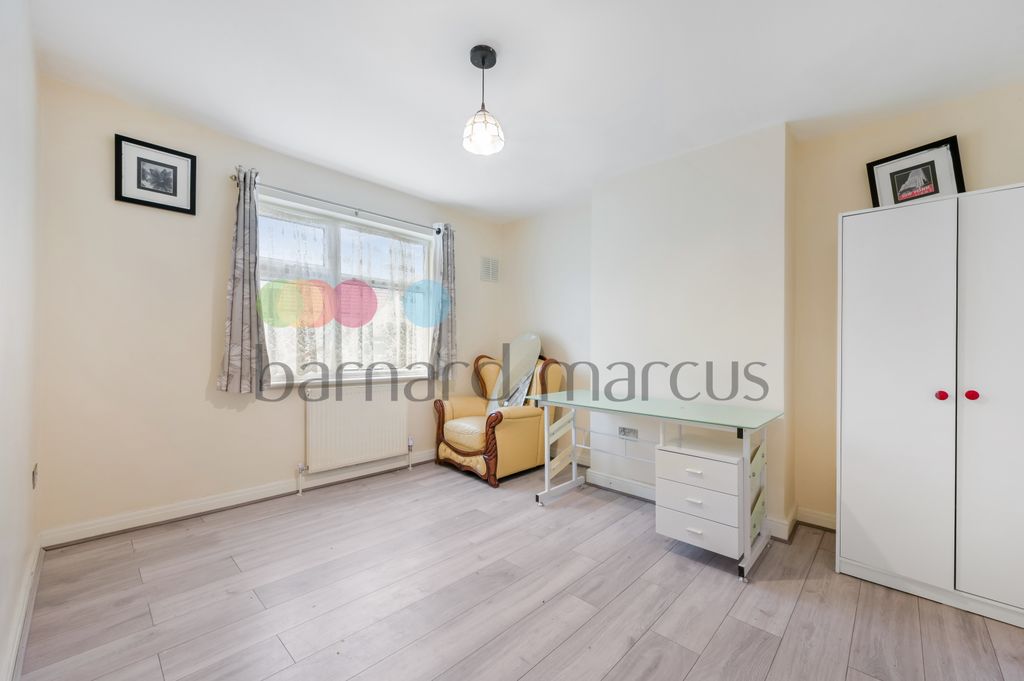 Property photo 3 of 9 Bedroom 2