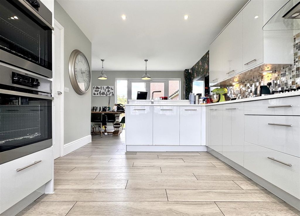 Property photo 2 of 41 Tempimage7Pvxol.Jpg