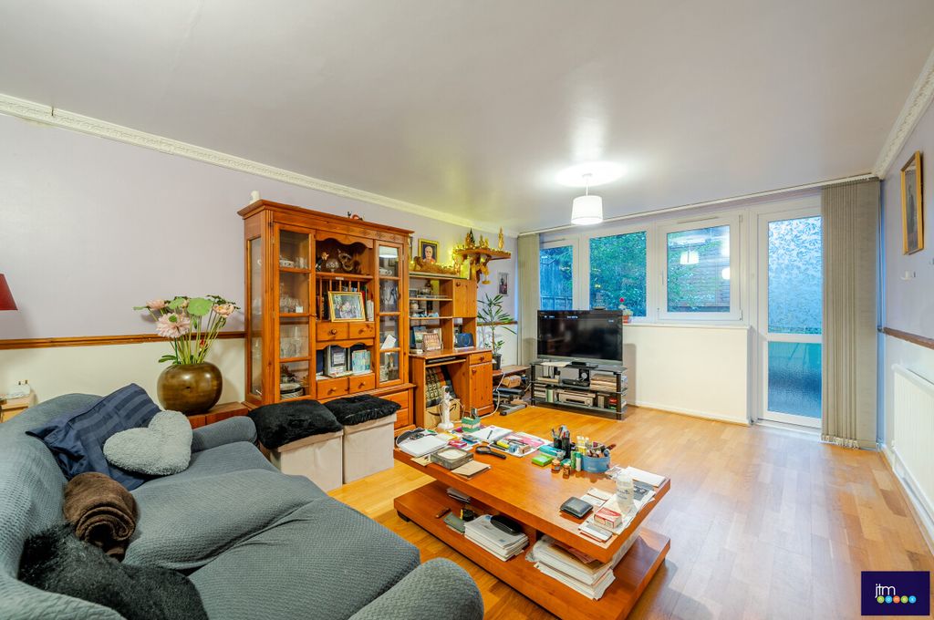 Property photo 1 of 12 3B131Daf-728F-43d3-B2cd-c18B7036Eeb5