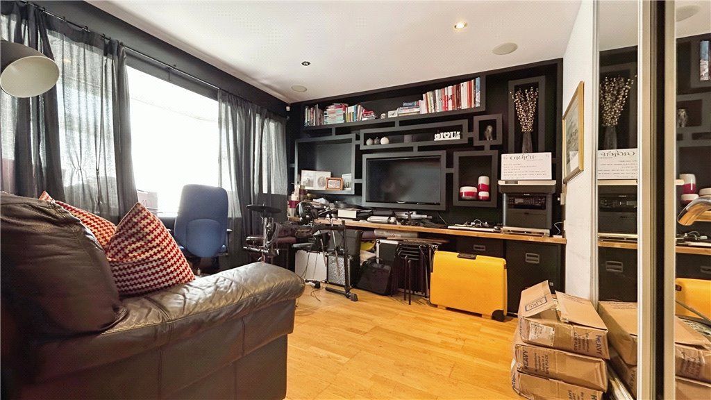 Property photo 3 of 18 Study Room /Bedroom