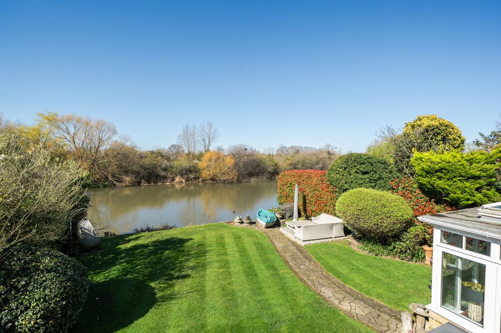 Property photo 2 of 26