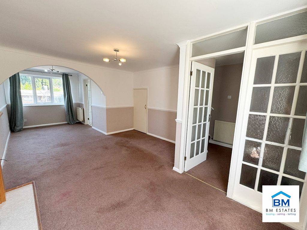 Property photo 2 of 8 Photo 4