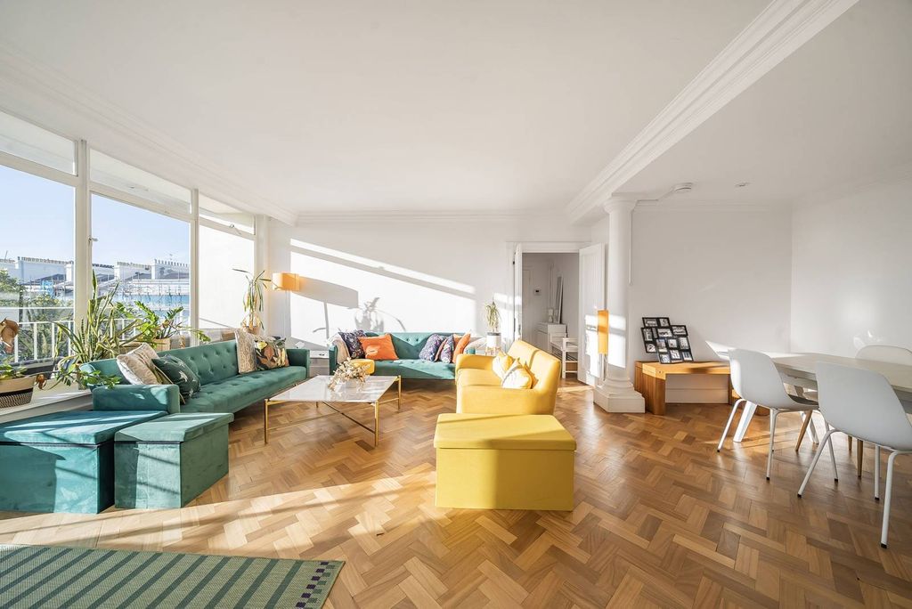 Property photo 2 of 22