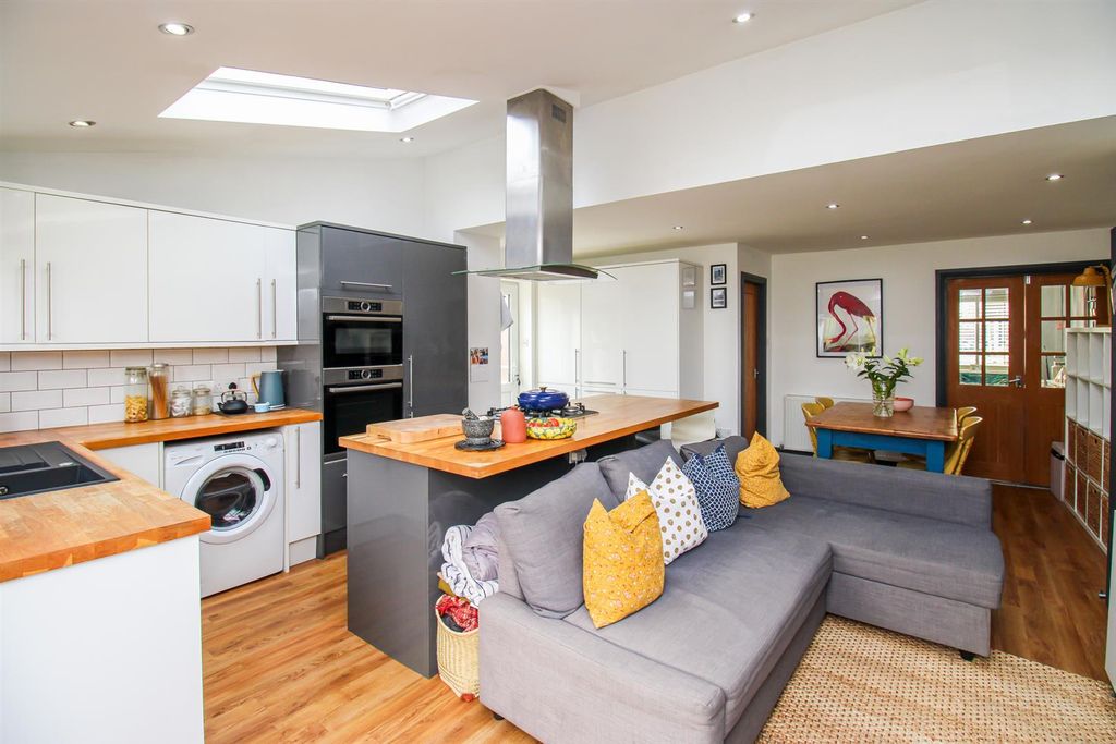 Property photo 3 of 16