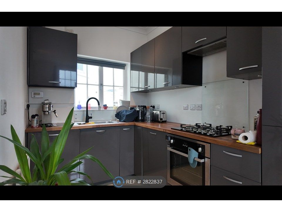 Property photo 2 of 18 Kitchen