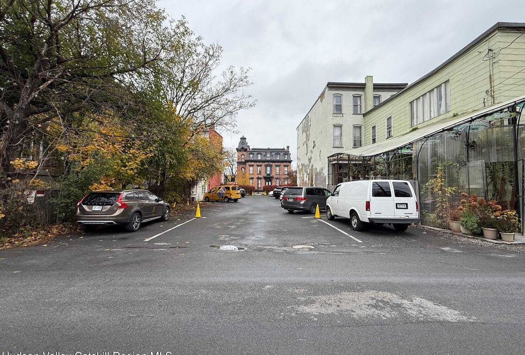 Property photo 3 of 8 <Alttext/>