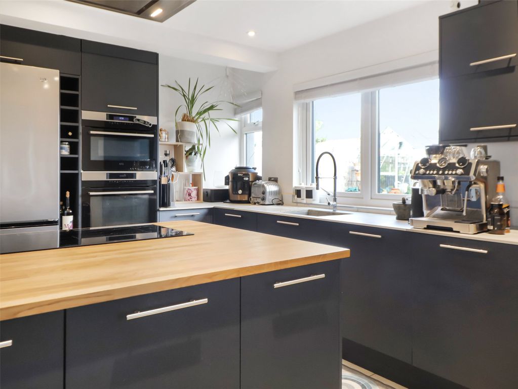 Property photo 3 of 18 3 - Picture No. 01