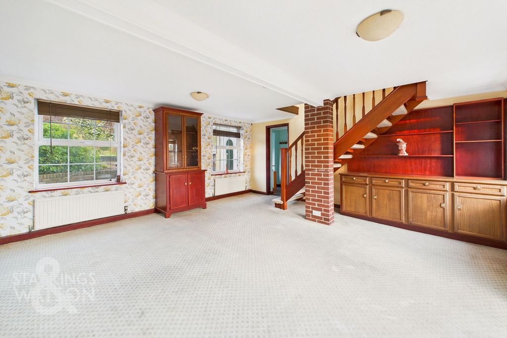 Property photo 2 of 36