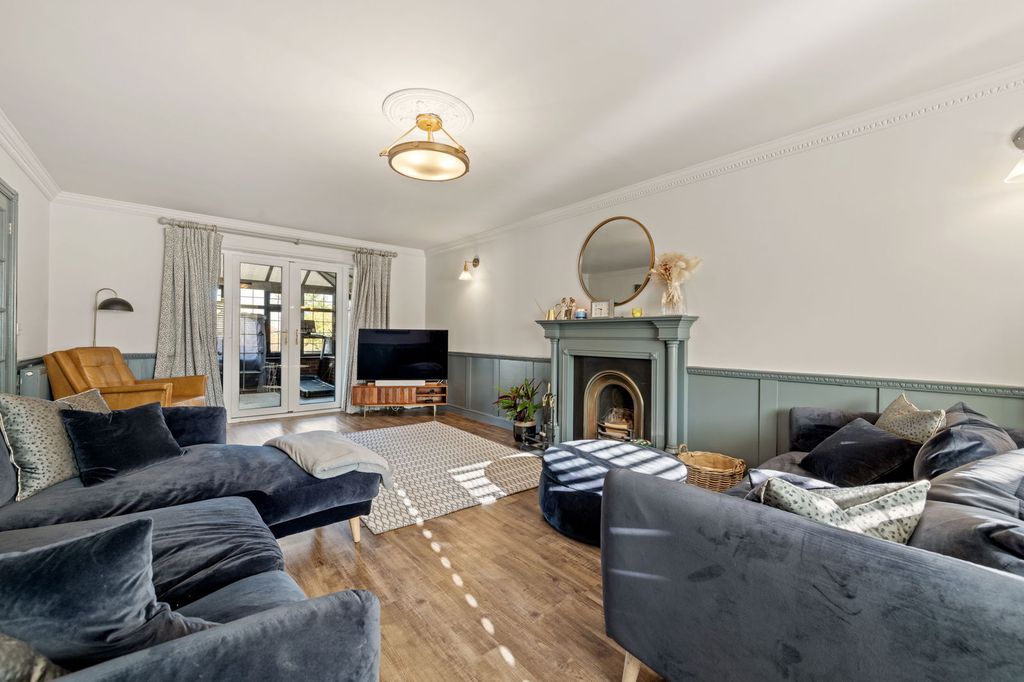 Property photo 3 of 37