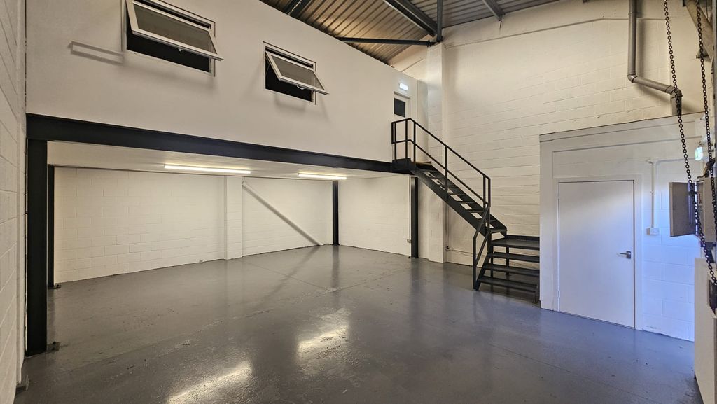 Property photo 3 of 6