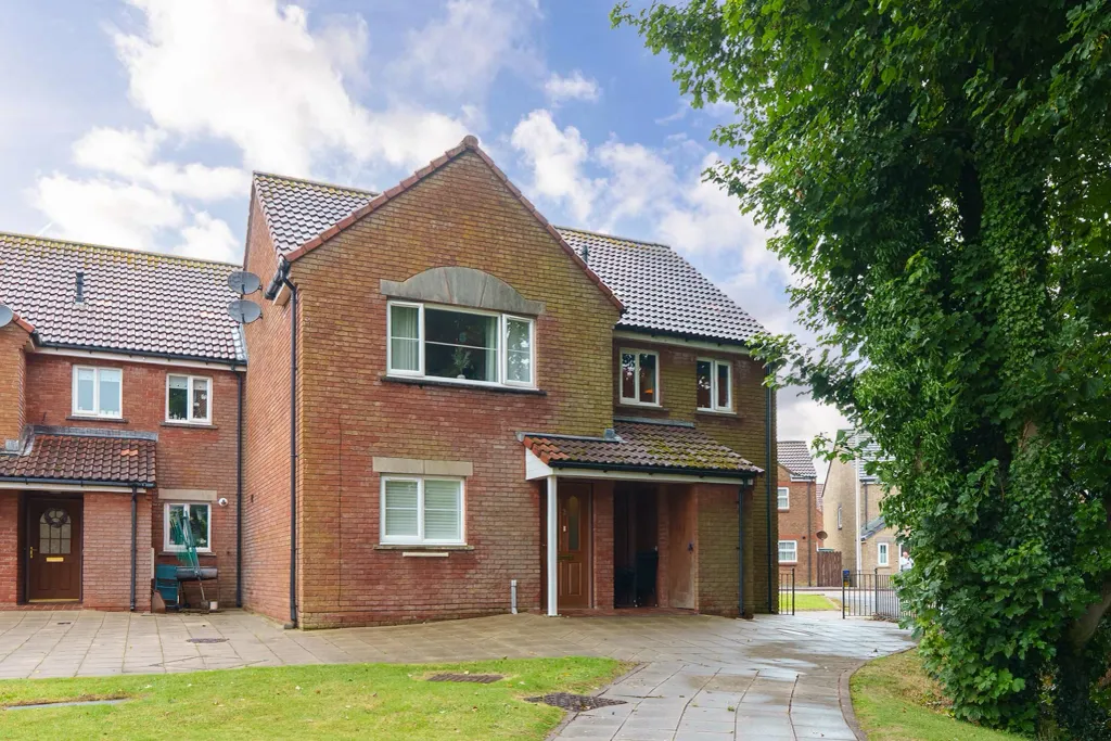 Property photo 1 of 17