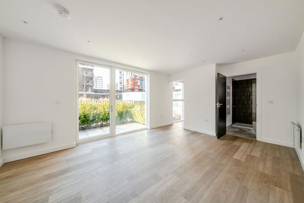 Property photo 2 of 12 Picture No. 17