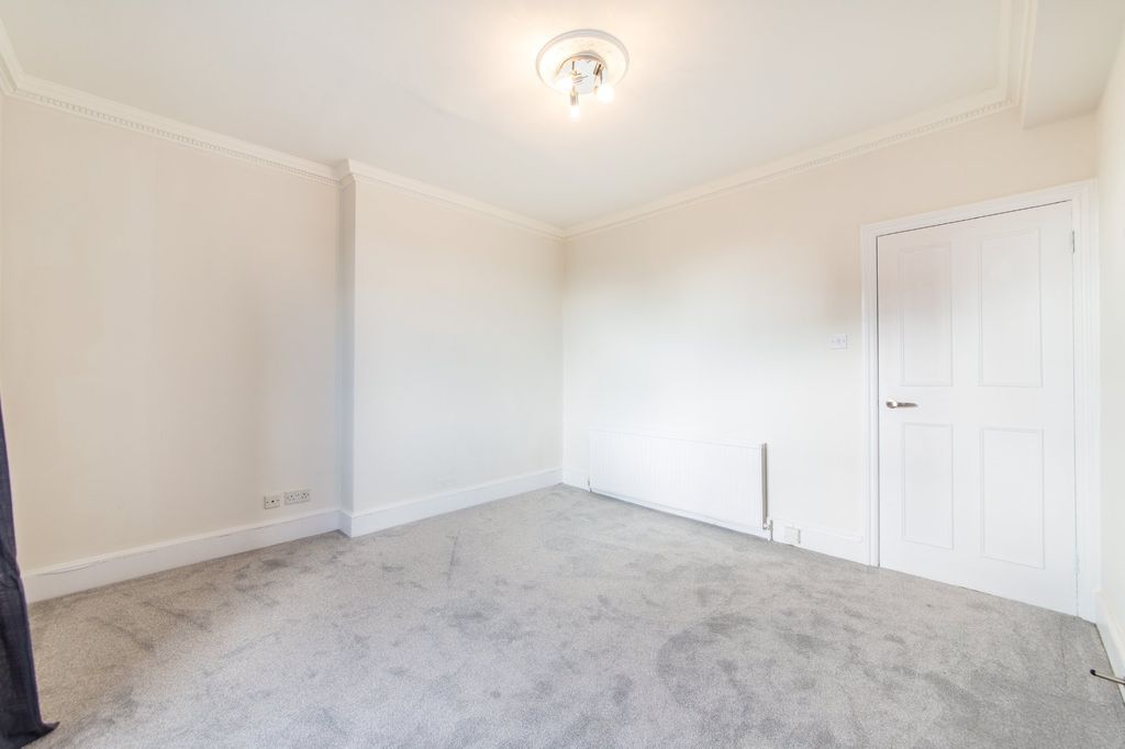 Property photo 3 of 10 Photo 05