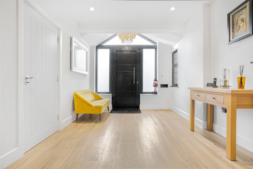 Property photo 2 of 34 Picture No. 30