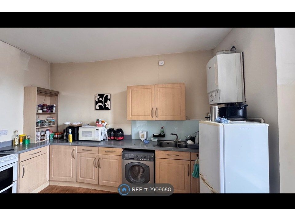 Property photo 2 of 14 Kitchen