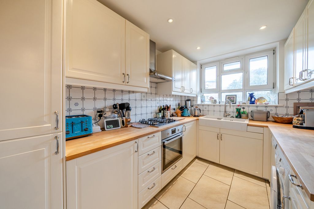 Property photo 3 of 22 Kitchen