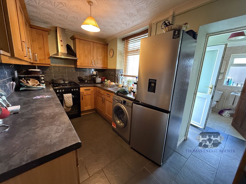Property photo 3 of 12 Kitchen
