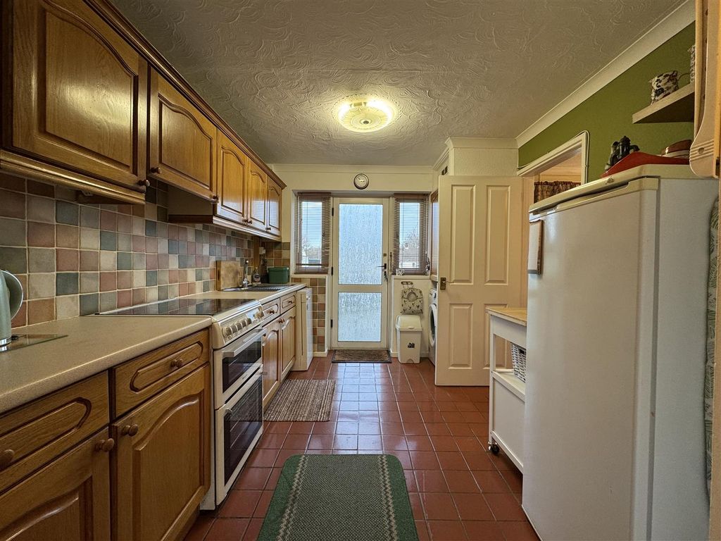 Property photo 2 of 20 Kitchen Breakfast Room