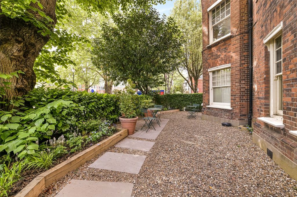 Property photo 3 of 4 Communal Garden