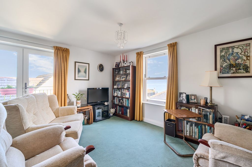 Property photo 1 of 21 Reception