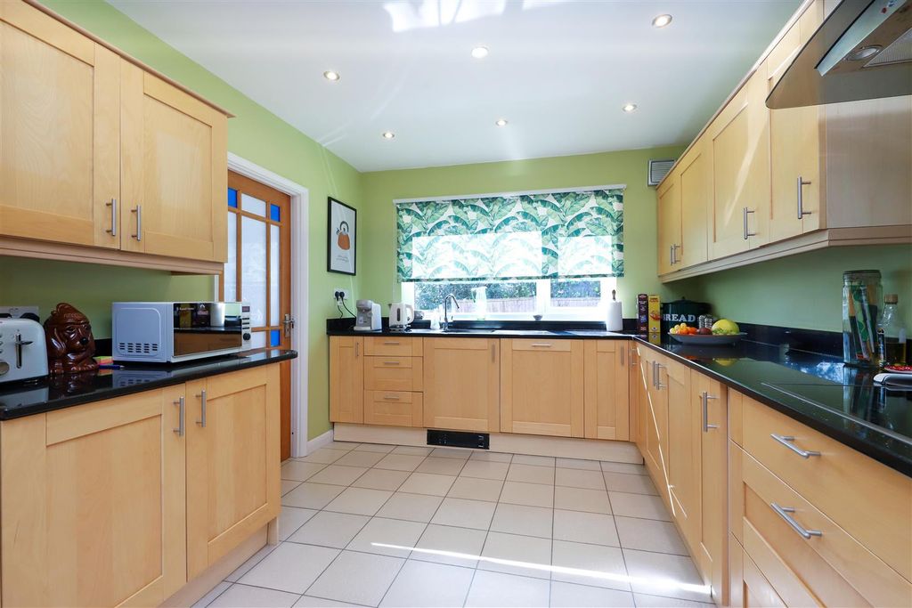 Property photo 2 of 16 Kitchen