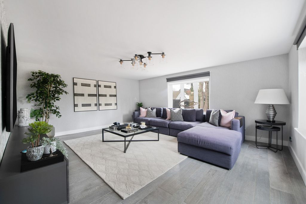 Property photo 2 of 48