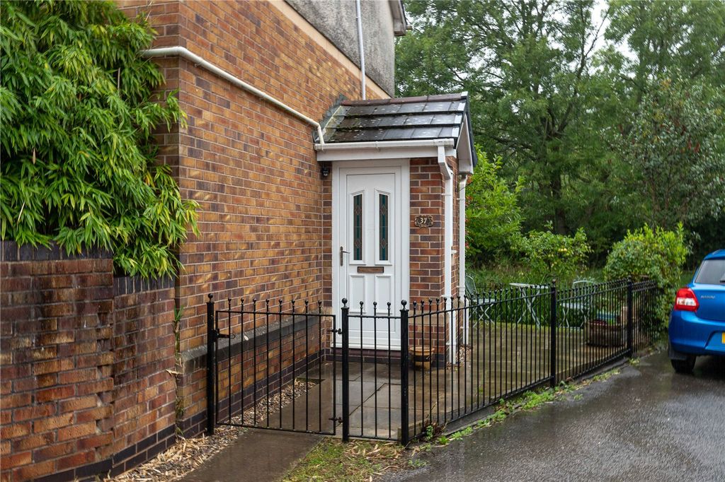 Property photo 1 of 11 Entrance