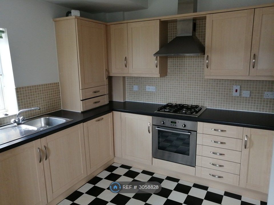 Property photo 2 of 8 Kitchen