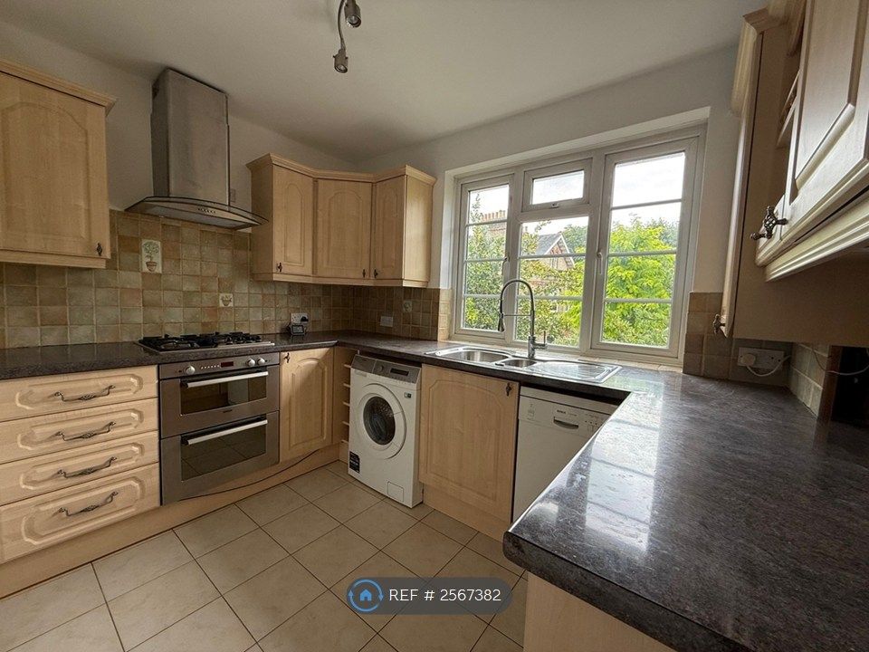 Property photo 3 of 9 Kitchen