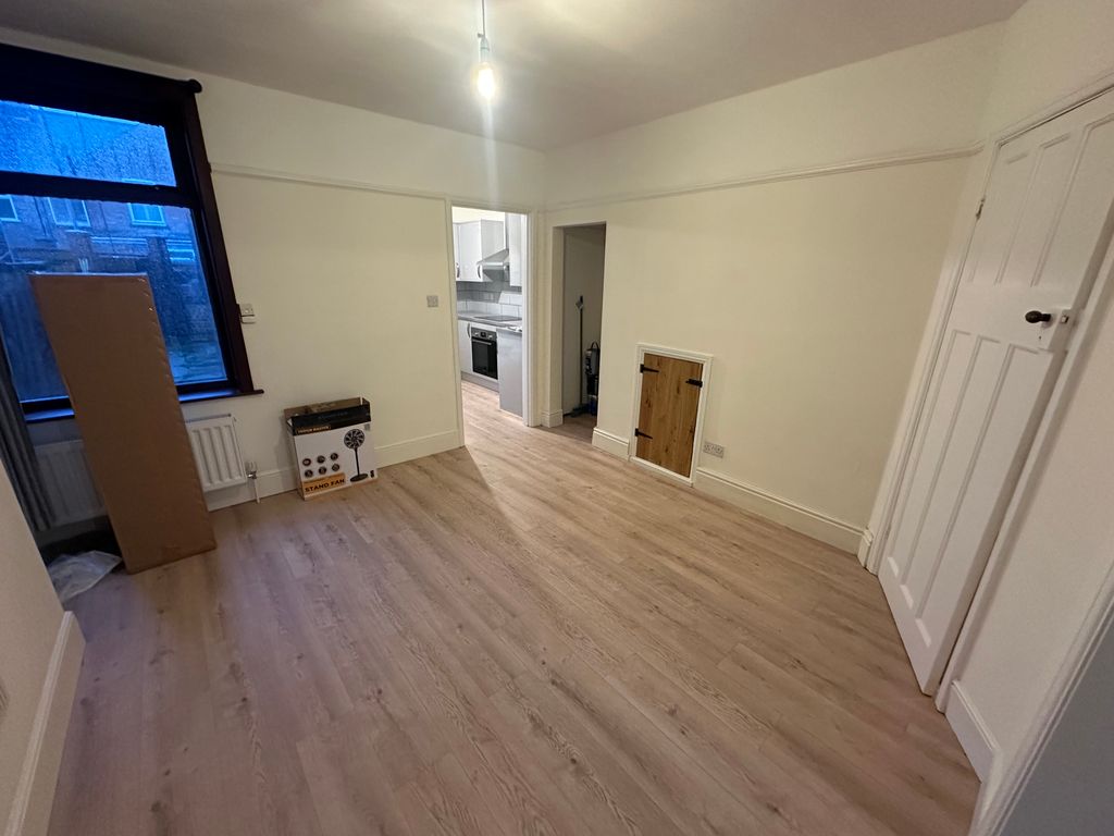 Property photo 3 of 10 Dining Room