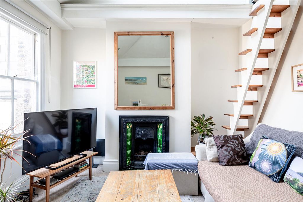 Property photo 3 of 10 Duke Road-5.Jpg