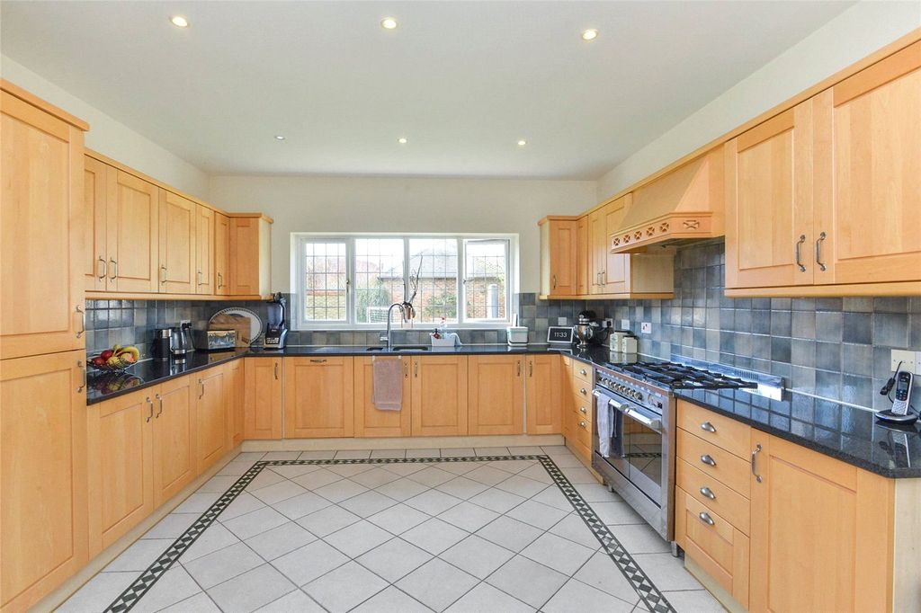 Property photo 3 of 14 Kitchen