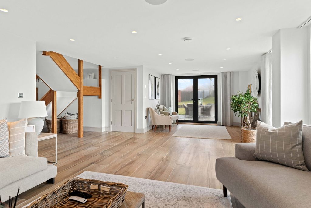 4 bed barn conversion for saleChignal Smealey, Chelmsford CM1 photo 4