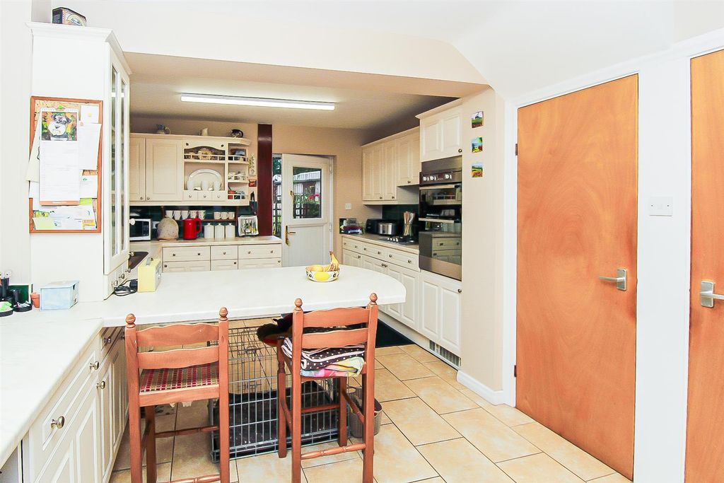 Property photo 2 of 17