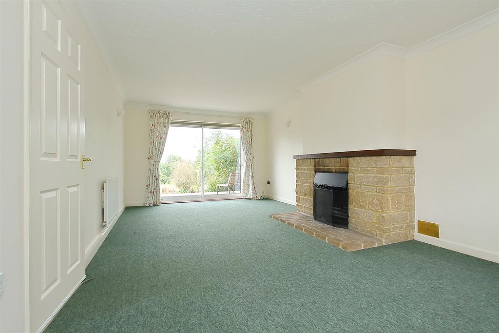 Property photo 3 of 20 Meadow View, Wonston (14).Jpg
