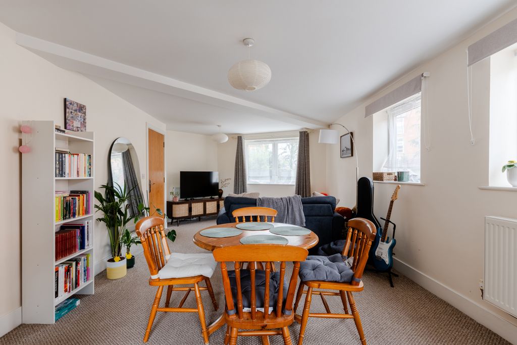 Property photo 3 of 13 A7409468-Hdr-5
