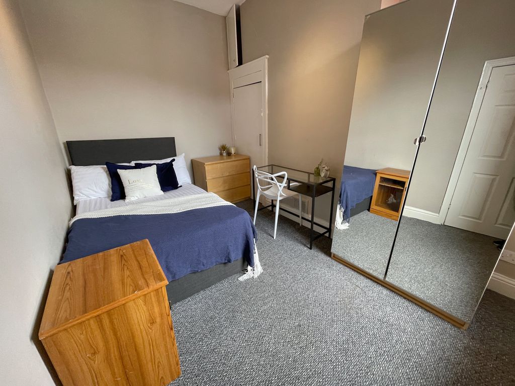 Property photo 3 of 7 51 Taunton