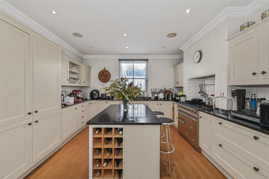 Property photo 2 of 12 37-Limerston-Street11.Jpg