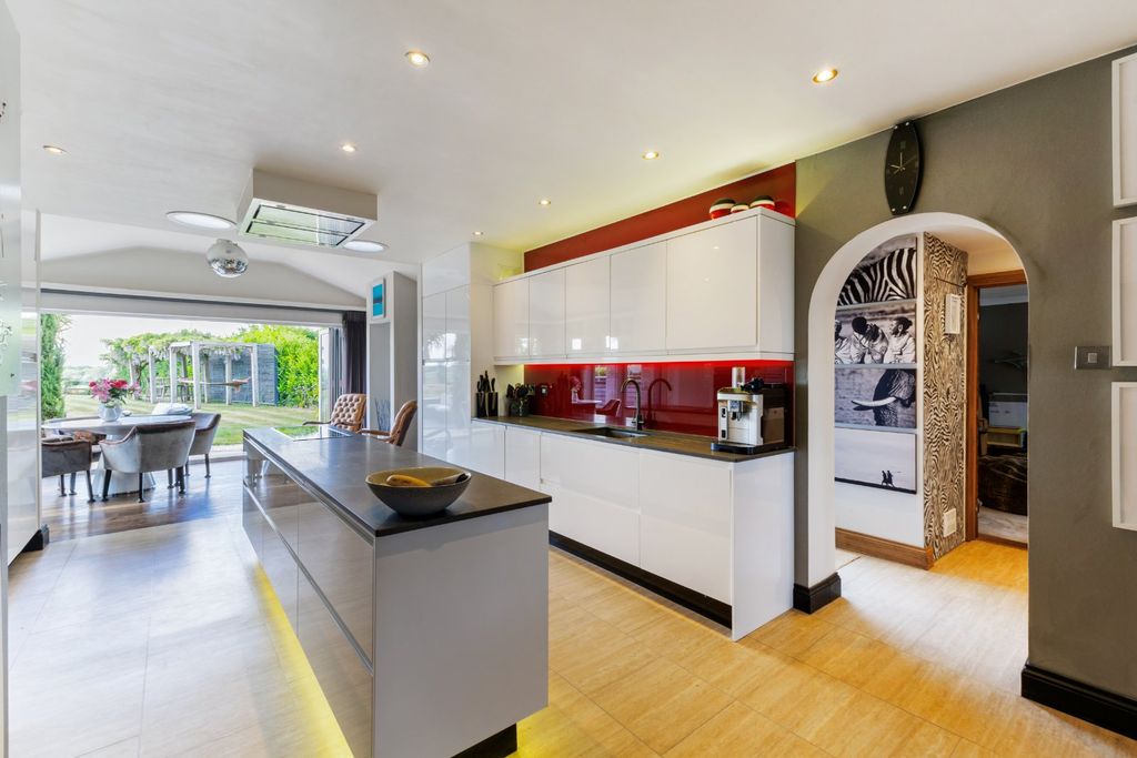 Property photo 3 of 14 Kitchen