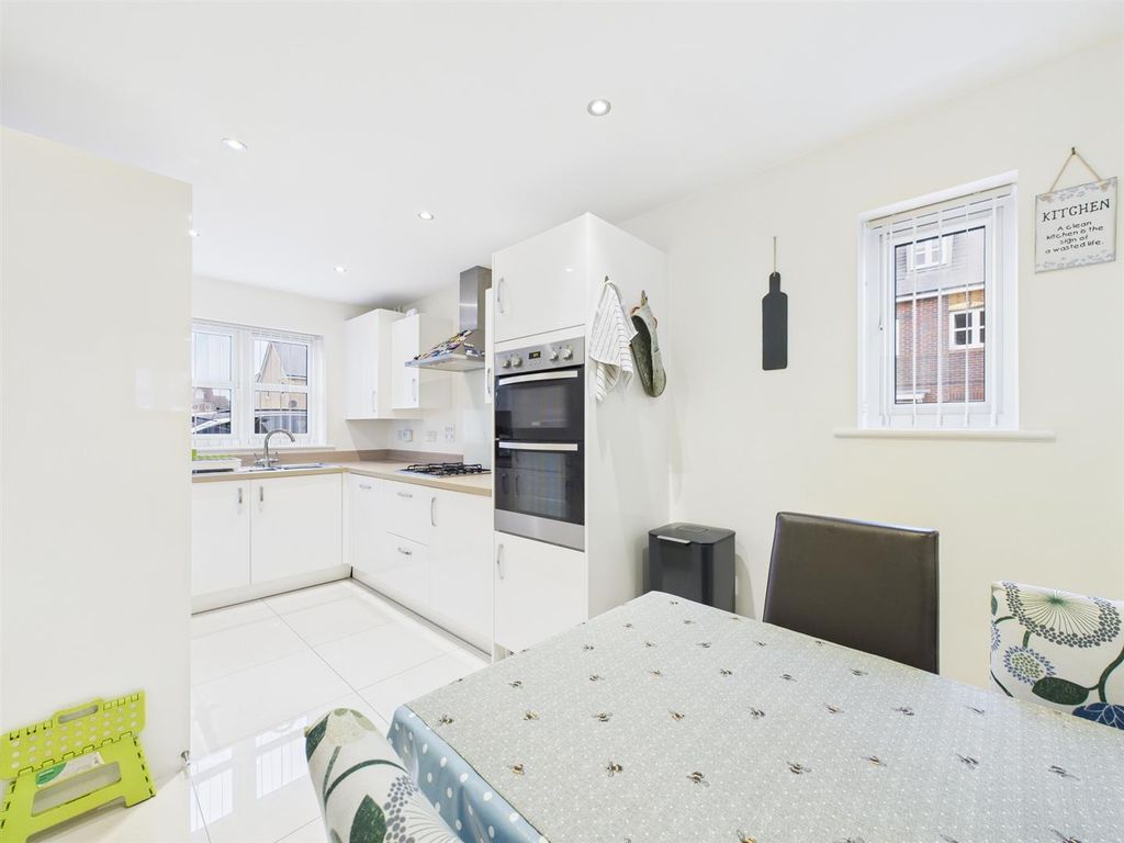 Property photo 3 of 16 Cam02435G0-Pr0084-Still027.Jpg