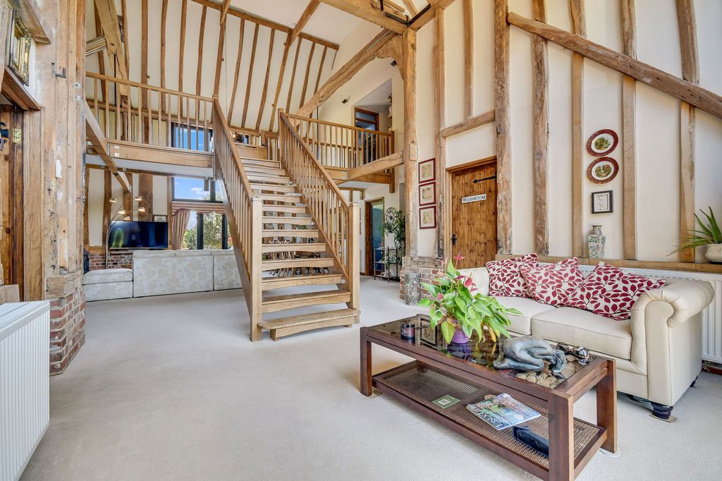 Property photo 2 of 40