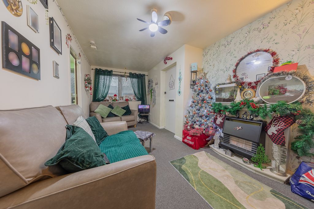 Property photo 2 of 16