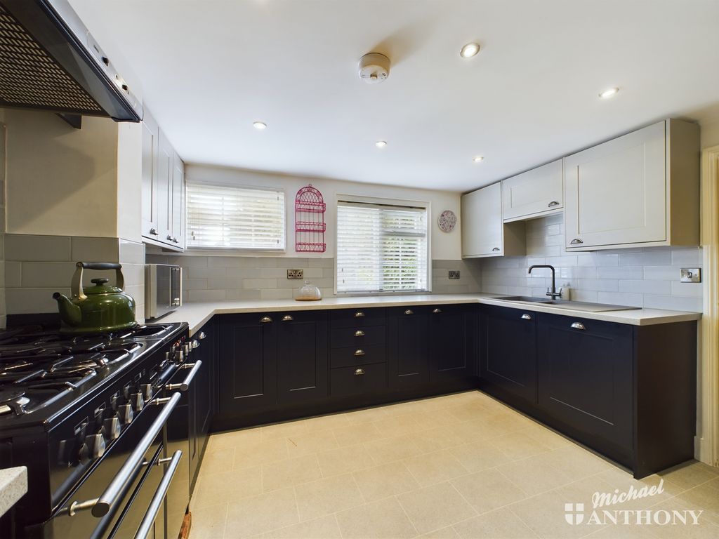 Property photo 2 of 19 Cam02773G0-Pr0101-Still026