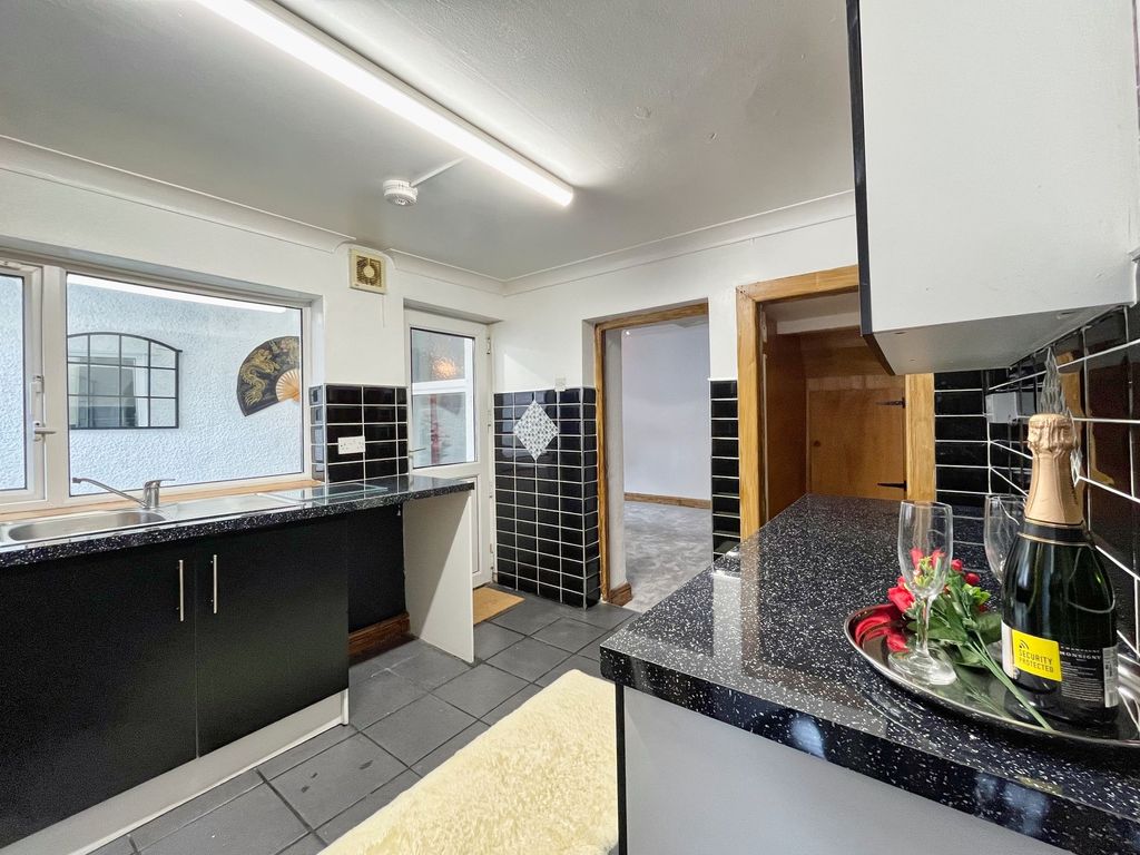 Property photo 2 of 41