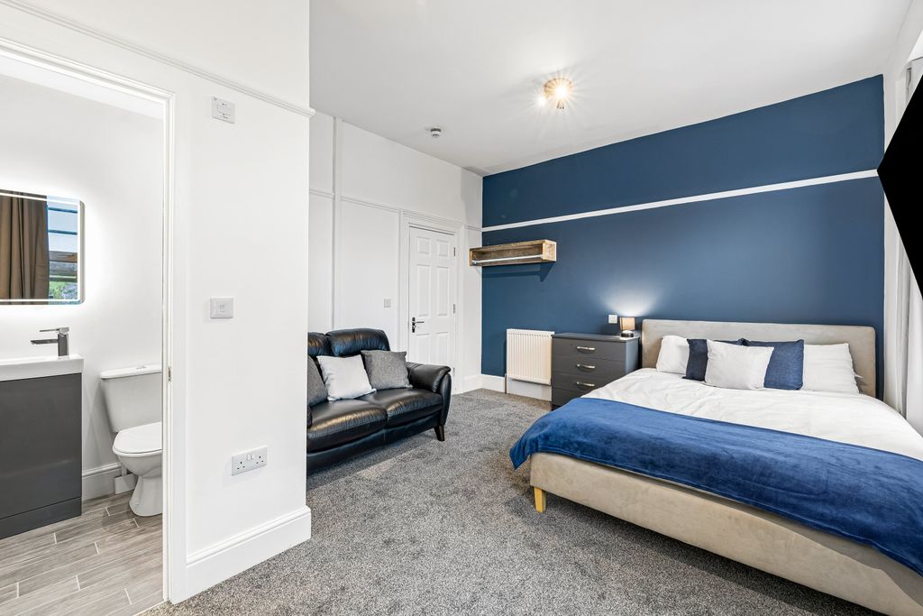 Property photo 1 of 13 0011