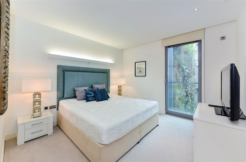 Property photo 3 of 13 5-30-Portman-Close8.Jpg
