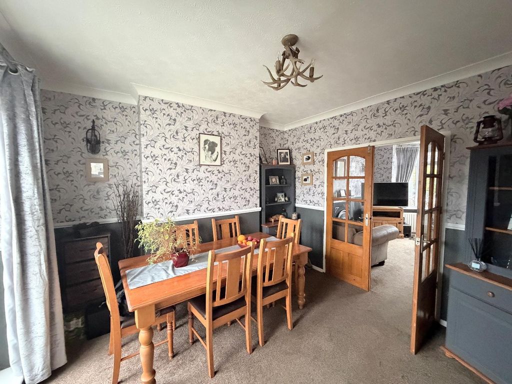 Property photo 3 of 9 Dining Room