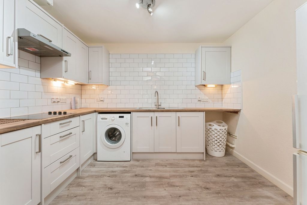 Property photo 2 of 18 Kitchen
