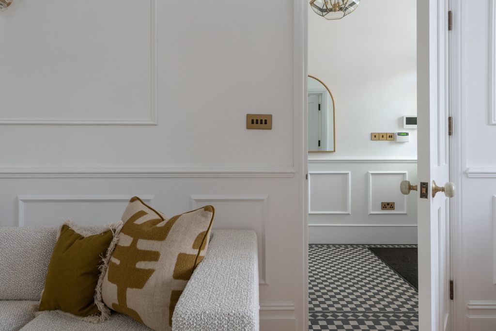 Property photo 2 of 98 5174402